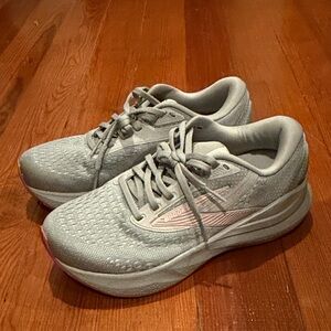 Brooks Light Gray Adrenaline 24 GTS